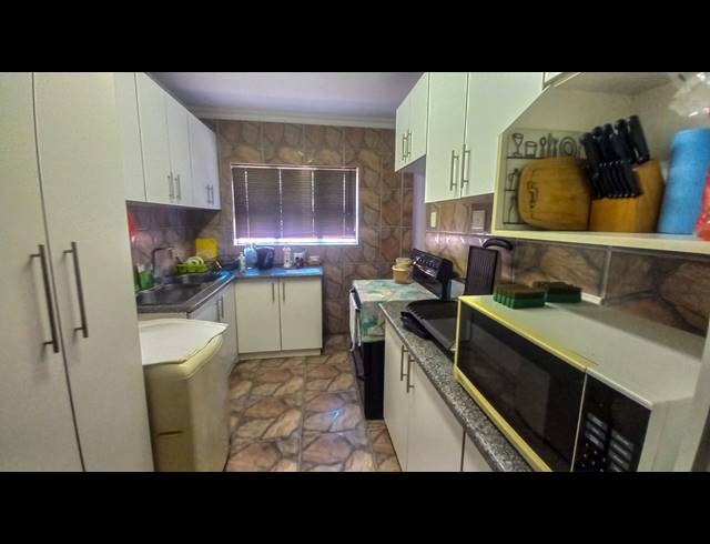 3 BEDROOM DUPLEX FOR SALE IN BLUFF